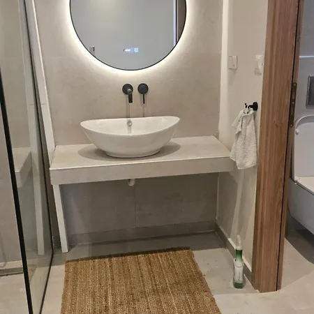 Apartment Oasis 007 *