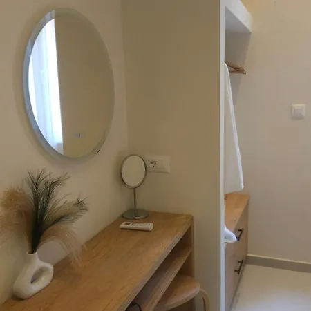 Apartment Oasis 007 *